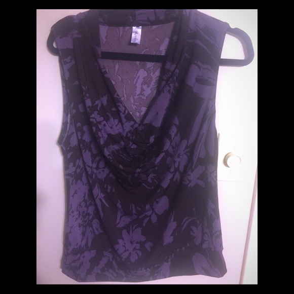 Medium sleeveless top - Picture 1 of 2